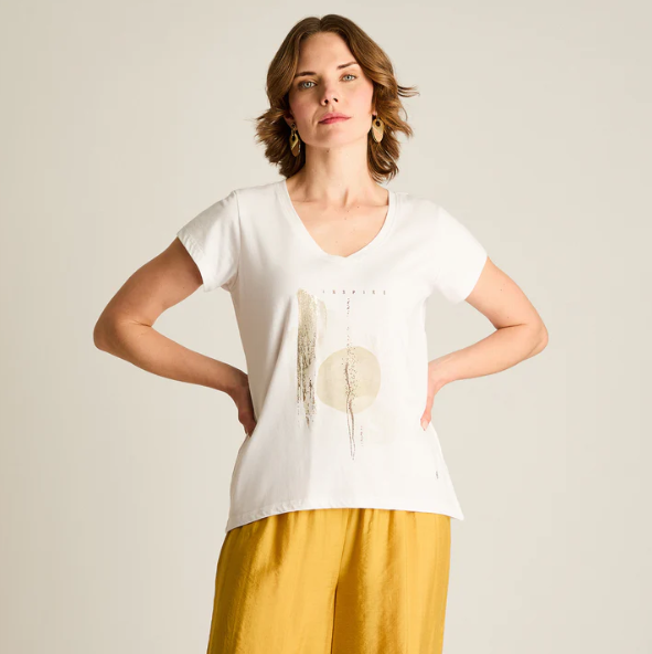 POLERA CON ESTAMPADO FRONTAL